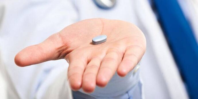 Les antibiotiques sont prescrits par un médecin comme base pour le traitement de la prostatite aiguë chez les hommes. 