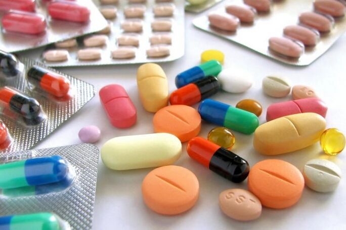 Le traitement de la prostatite n’est pas complet sans la prise d’antibiotiques et d’autres médicaments.